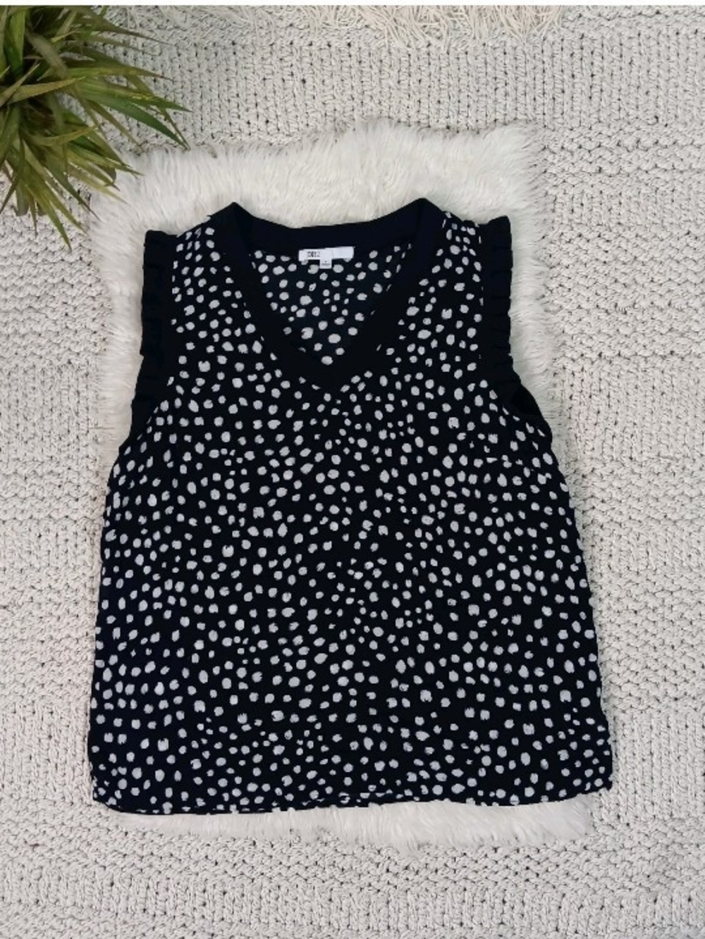 DR2 Daniel Rainn Navy And White Sleeveless Polka Dot Pattern, Ruffle Blouse
